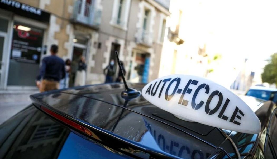 Român de 23 de ani, implicat într-o fraudă uriașă cu permise auto. Dădea examen în locul candidaților - permise-1759481853.jpg