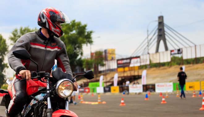 Permisul de conducere eliberat pentru categoria B este valabil şi în cazul anumitor tipuri de motociclete