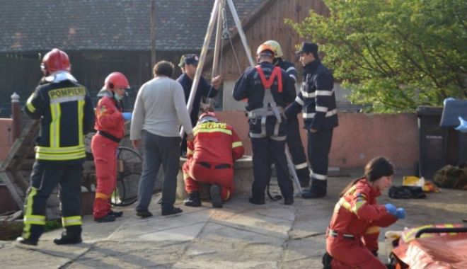 Operațiune dramatică de salvare a două persoane blocate într-o fântână - persoanecazuteinfantanasmurdpomp-1536222804.jpg