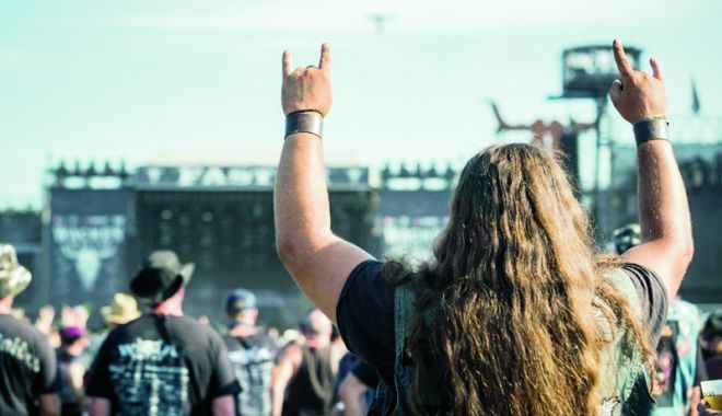 Doi bătrâni dispăruți de la un azil, găsiți la un mega-festival de muzică heavy metal - persoanedisparuteazil-1533641661.jpg