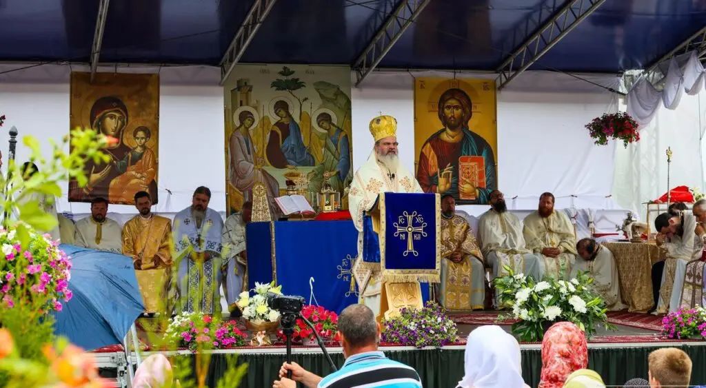 Executivul a clarificat termenii pentru personalul clerical și neclerical. Va fi evitată dubla finanțare - personal-clerical-1721926346.jpg