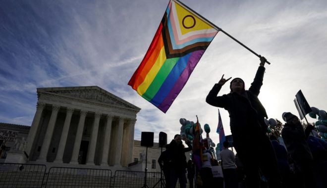 Încă o țară, la un pas de a recunoaște căsătoriile homosexuale, după un verdict al judecătorilor