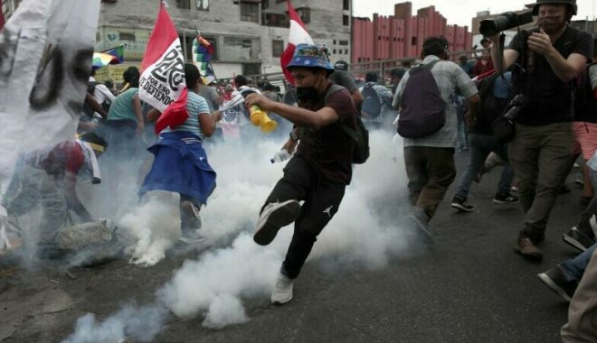 Barajele rutiere, continuate la o zi după prelungirea stării de urgenţă din Peru - perubaraje-1673878625.jpg