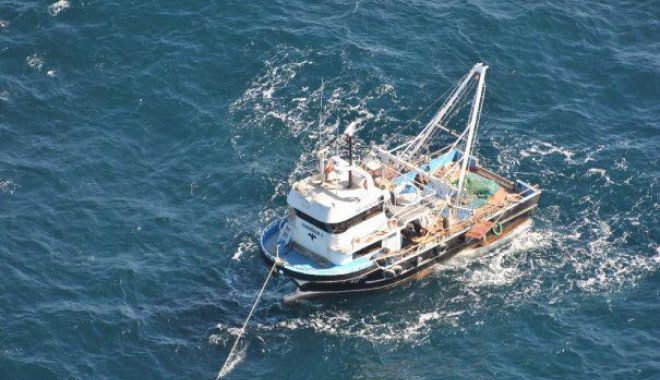 MINUTELE TREC, NICIUN SEMN! A fost extinsă zona de căutare a celor trei pescari dispăruți în mare - pescadorcormoran2inderivafotomap-1551961526.jpg
