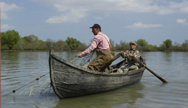 Vești bune pentru pescari. 600.000 de euro, puși la dispoziție! - pescari-1561100942.jpg