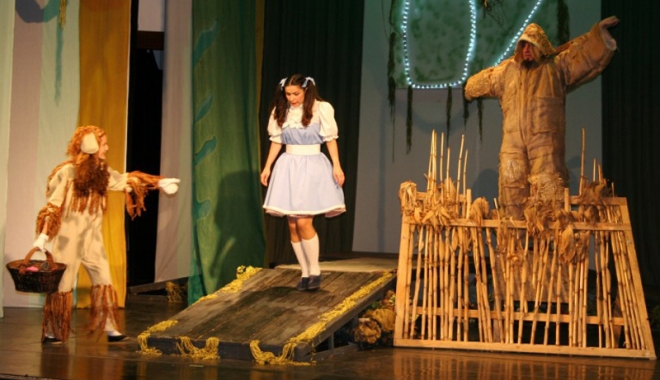 Un spectacol la care trebuie să ajungă toți copiii - pescenacaseidecultura-1462985737.jpg