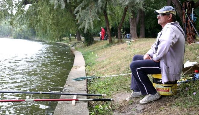 Reguli și măsuri noi pentru pescari. Nu au voie să socializeze și să consume alcool - pescuit-1591107587.jpg