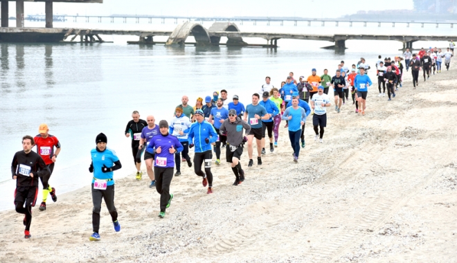Peste 1.000 de constănțeni participă la Crosul Mării Negre - peste-1509118800.jpg