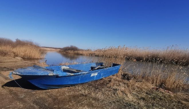 GALERIE FOTO. Cetățeni români prinși în timp ce pescuiau ilegal cu plase pe lacul Sinoe - peste1-1644221648.jpg