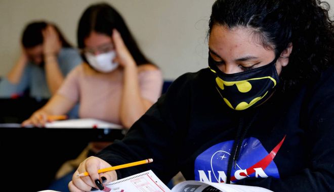 Peste 1000 de absenţi la simularea Bac-ului la matematică - peste1000deelevi-1616509681.jpg
