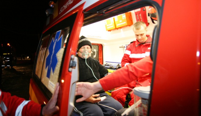 Ambulanța, sufocată de constănțeni în perioada sărbătorilor - peste1000desolicitarilaambulanta-1388325282.jpg