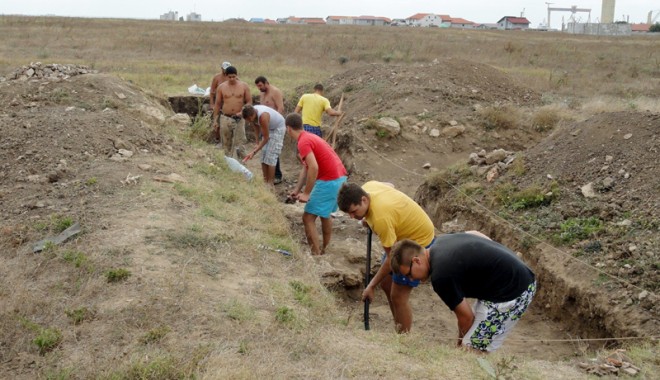 Peste 100 de arheologi și istorici participă la PONTICA 2014 - peste100dearheologi-1411660496.jpg