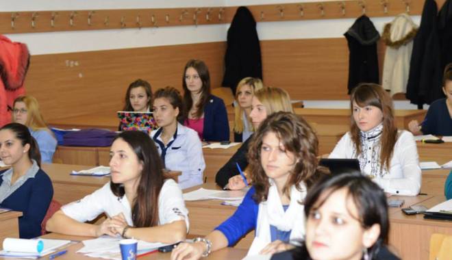 Peste 100 de elevi și-au prezentat planurile de afaceri - peste100deelevi-1454003767.jpg