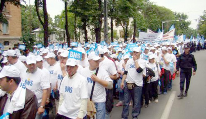 Peste 1.500 de sindicaliști din activitatea nucleară ies în stradă - peste1500bns-1396891093.jpg