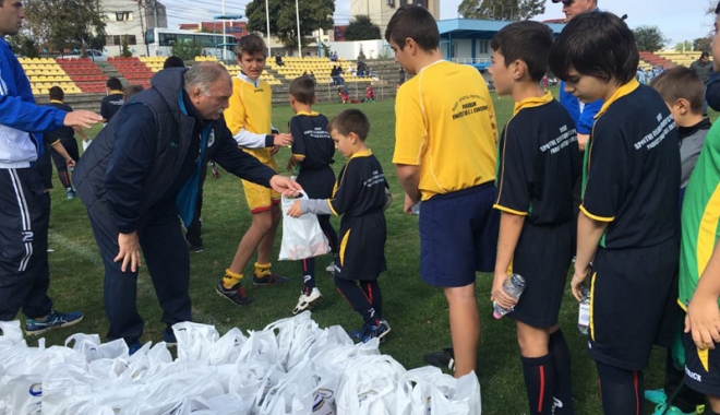 Peste 250 de copii, prezenți la etapa a treia a Cupei Toamnei la mini-rugby - peste2-1476633808.jpg