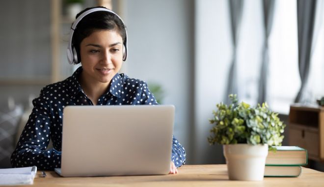 Peste 2.400 de laptopuri pentru liceenii constănţeni - peste2400laptopuri-1617873896.jpg