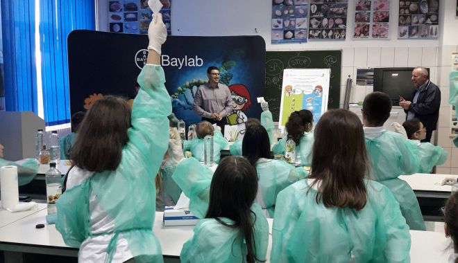 Peste 6.000 de elevi au descoperit știința în Laboratorul de Științe Bayer 2019 - peste6-1559506150.jpg