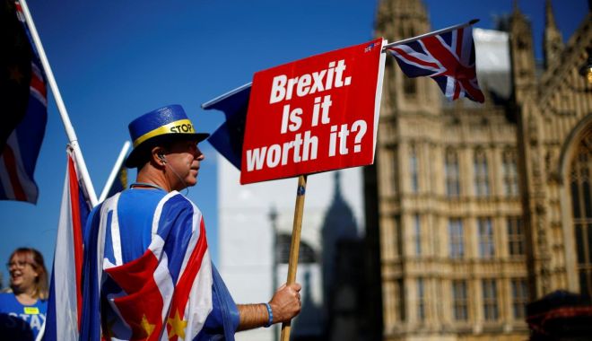 Peste 600.000 de români vor să fie rezidenţi în UK - peste600000deromaniauksursaziaru-1601999096.jpg