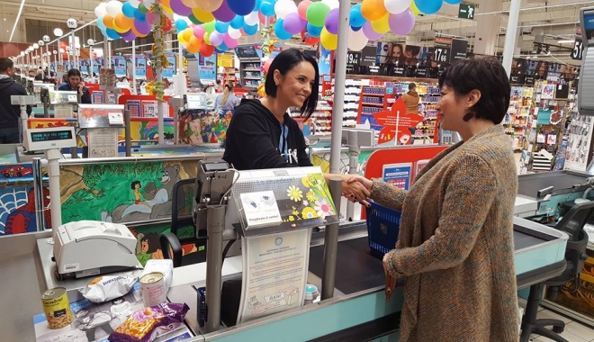 Peste 70.000 de clienți Carrefour sprijină copiii sărmani să meargă la școală - peste70000declienti-1479730802.jpg