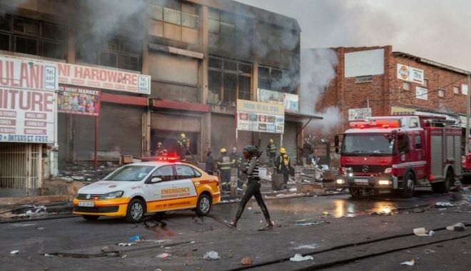 Măcel pe străzi. Peste 70 de persoane au murit în Africa de Sud - peste70depersoane-1626286443.jpg