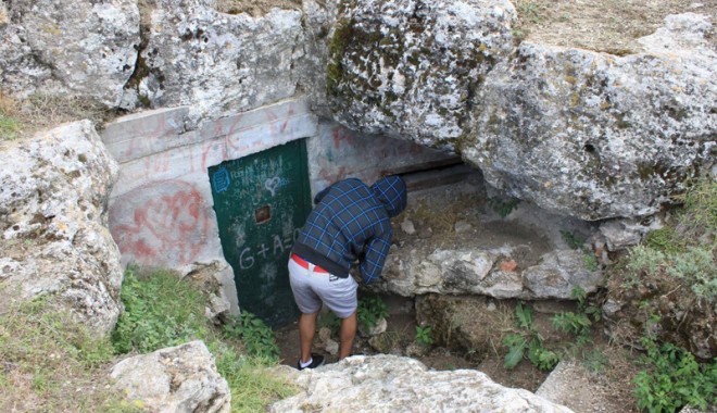 Cea mai întortocheată peșteră este în Dobrogea - pestera-1317416402.jpg