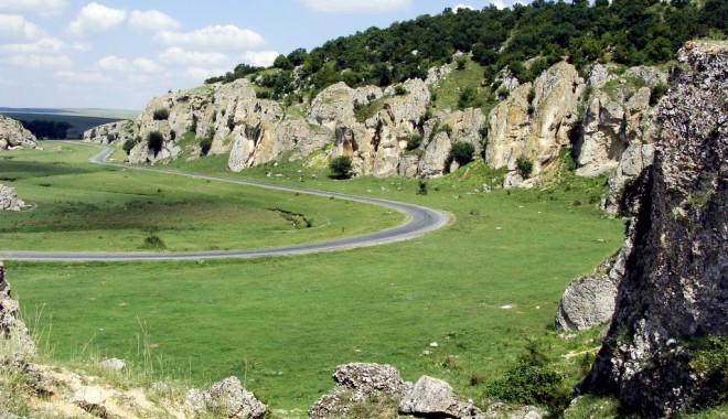 Ariile naturale din județul Constanța, pozate din satelit - pesteradobrogei-1362150326.jpg