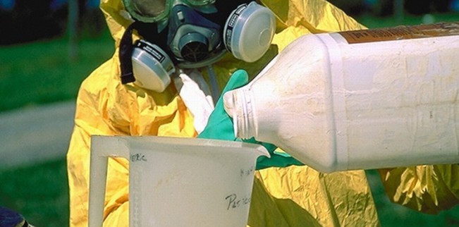Pagube de milioane de dolari cu pesticide contrafăcute - pesticide-1350041072.jpg