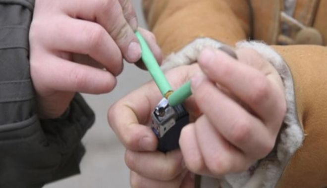 Mesajul dur al unui chirurg plastician: Am obosit să facem puzzle din mâinile inconștienților auto-mutilați în prag de An-Nou - petarde-1672506504.jpg