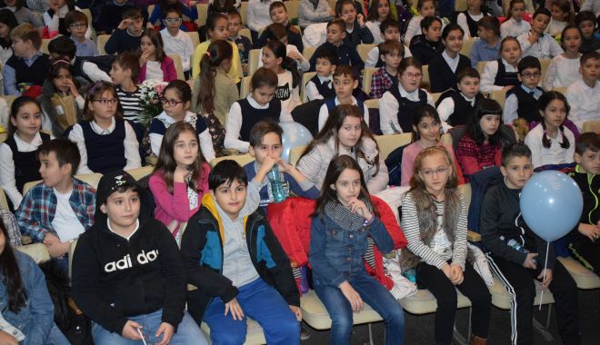 Peter Pan își dă întâlnire cu copiii la teatrul 