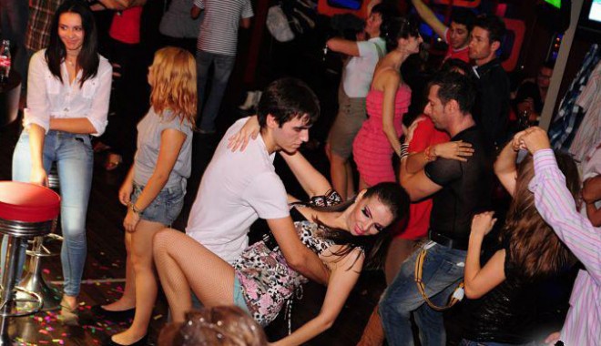 Super-petrecere de Crăciun, la Inside Bowling Center - petrecere-1387732710.jpg