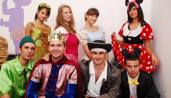 Petrecerile de  Halloween se țin lanț, spre deliciul elevilor - petrecerihalloweenzanepirat-1351545828.jpg