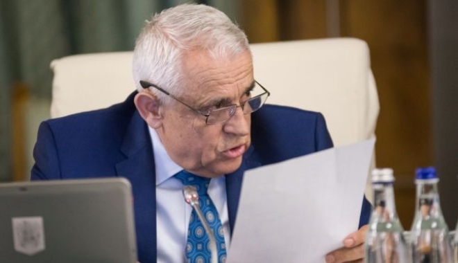 Petre Daea revine: Oaia are dorința de a fi înțeleasă de toți - petredaea-1498898943.jpg