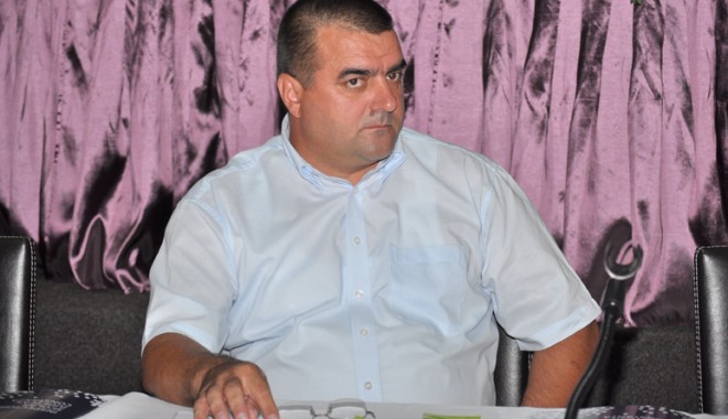 Ce fraude se fac cu manualele la Constanța - petredinica-1317153438.jpg