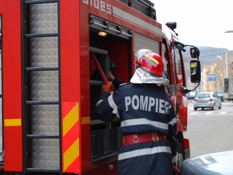 UPDATE - Pompierii, în alertă! Un bărbat a căzut în apă, în zona Cazino - petroc59fani3abc483iatuldec59fas-1430201942.jpg