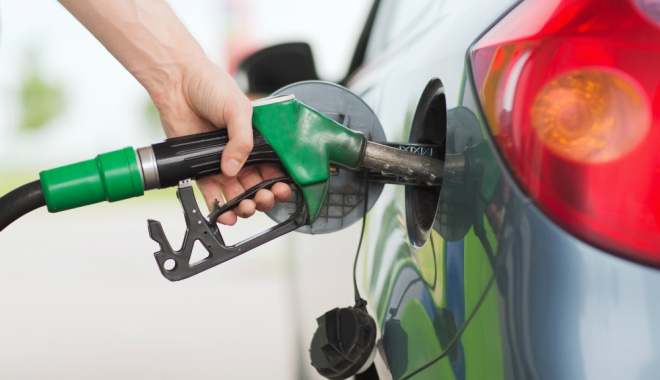 Prețul barilului de petrol a coborât la 53,74 dolari - petrol-1505031438.jpg