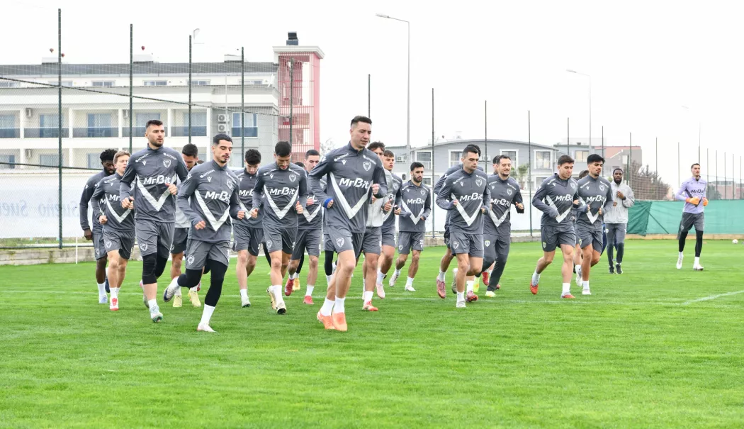 Petrolul Ploiești a deplasat un lot de 31 de jucători în Antalya - petrolul-cantonament-1767618154.webp