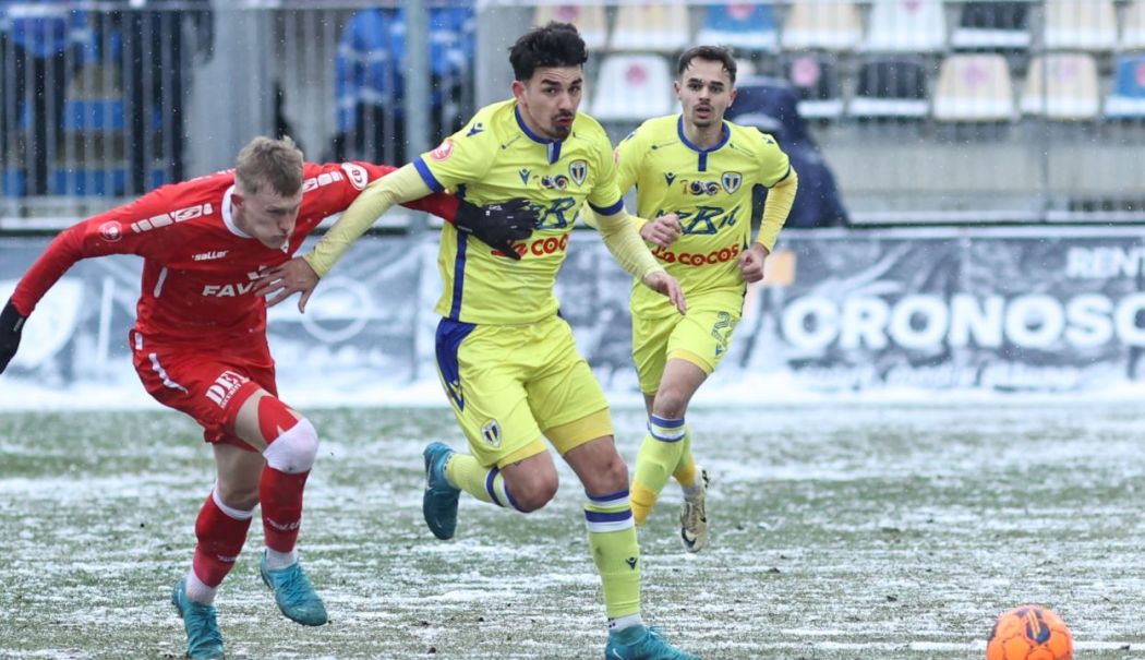 Petrolul Ploiești - UTA Arad 0-1, în Superliga României la fotbal - petrolul-uta-1739706859.jpg