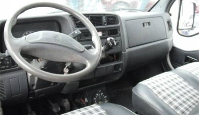 Mașini cu acte false, oprite la graniță - peugeotboxer-1372836488.jpg