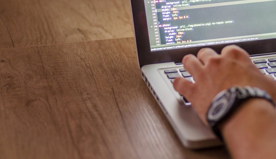 Deținutul hacker de la Penitenciarul Târgu Jiu a fost ajutat de un polițist - pexelsgoumbik574069e173695108198-1760957762.jpg