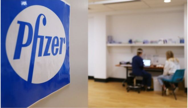 Pfizer începe studiile intermediare ale vaccinului împotriva subvariantelor Omicron
