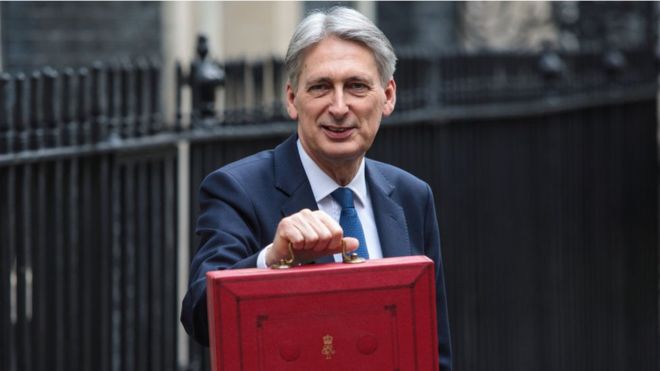 Marea Britanie va introduce un impozit de 2% pentru giganții internet, din 2020 - philiphammond-1540850034.jpg