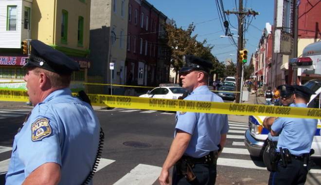 Atacuri armate în Detroit și Philadelphia: Un om a murit și alți 16 au fost răniți - phillypolice-1434879550.jpg