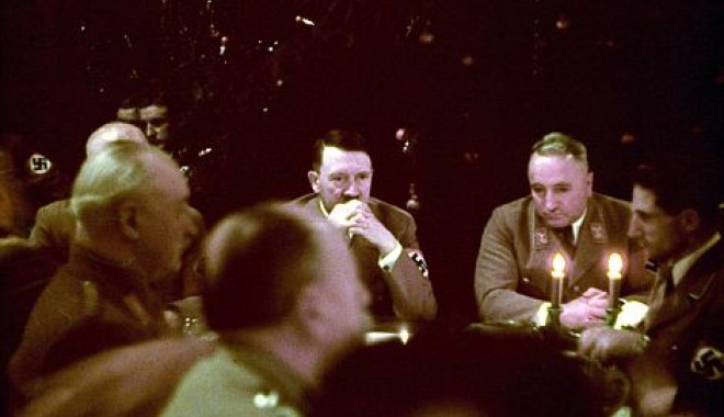 Cum petrecea Adolf Hitler Crăciunul în timpul celui de-Al Doilea Război Mondial (FOTO) - photo2-1324991032.jpg