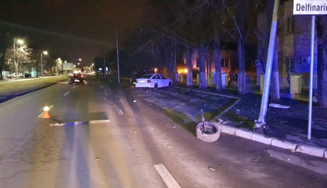 GALERIE FOTO / Accident rutier pe bulevardul Mamaia. Două victime - photo20181230080546-1546156308.jpg