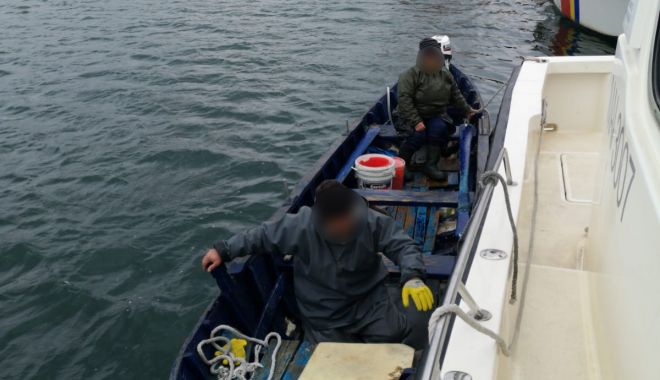 GALERIE FOTO / Intervenție pe Marea Neagră. Doi pescari, salvați de polițiștii de frontieră - photo20190302125208-1551531927.jpg