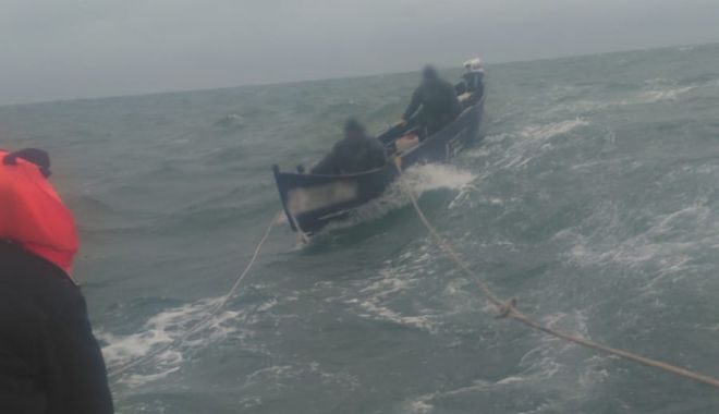 GALERIE FOTO / Intervenție pe Marea Neagră. Doi pescari, salvați de polițiștii de frontieră - photo201903021252081-1551531731.jpg