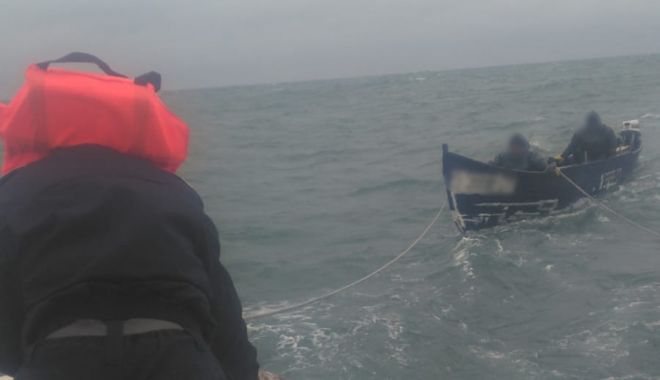 GALERIE FOTO / Intervenție pe Marea Neagră. Doi pescari, salvați de polițiștii de frontieră - photo20190302125209-1551531898.jpg