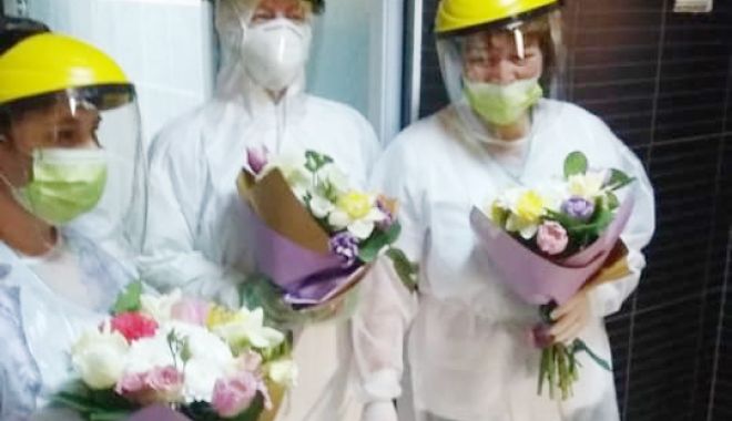 Gest de încurajare la Mangalia: cadrele medicale din triaj primesc buchete de flori! - photo20200319102757-1584607016.jpg