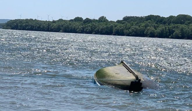 GALERIE FOTO / Accident naval pe Dunăre. O persoană este dispărută - photo202005111409331-1589197064.jpg
