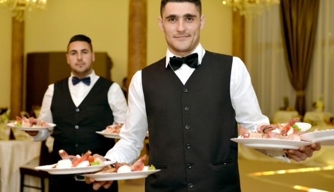 Se caută ospătari și recepționeri de hotel! - photo29-1503044684.jpg